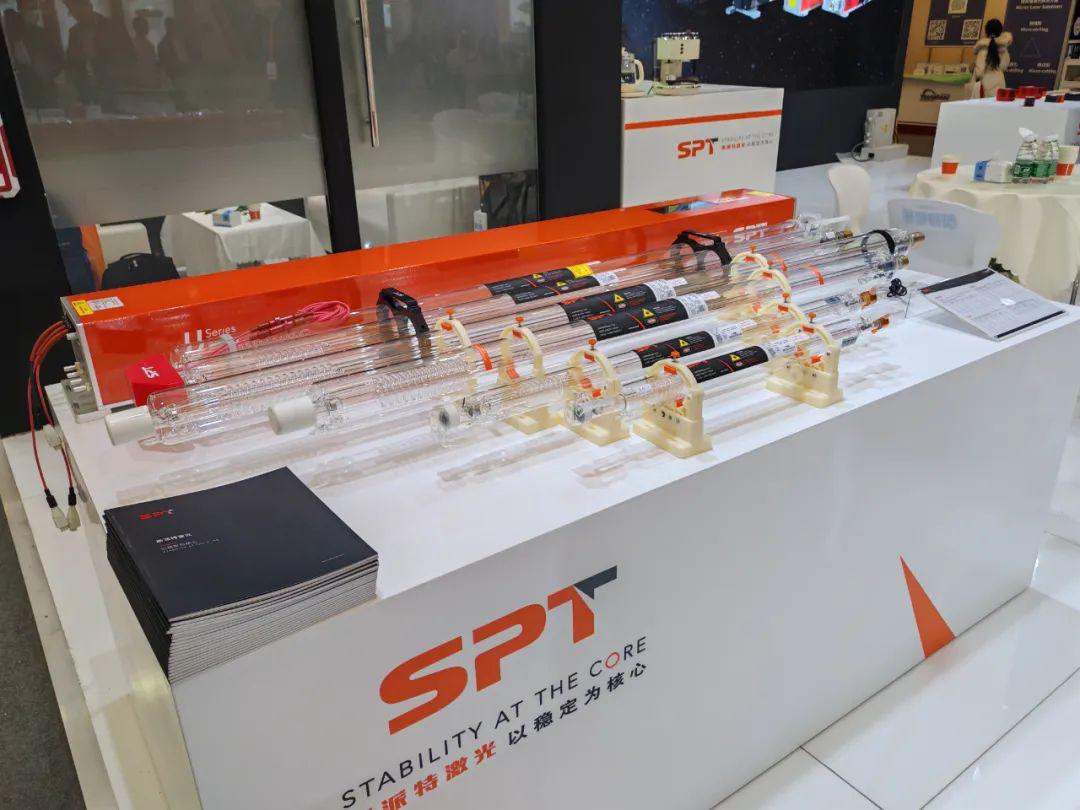 CO2激光器 CO2激光器